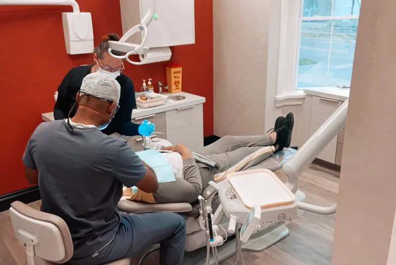 Single tooth implant procedure at Lakeside Dental Stoney Creek<br />
